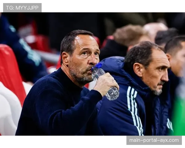 官方：阿贾克斯主帅因战绩不佳下课，继任者待定